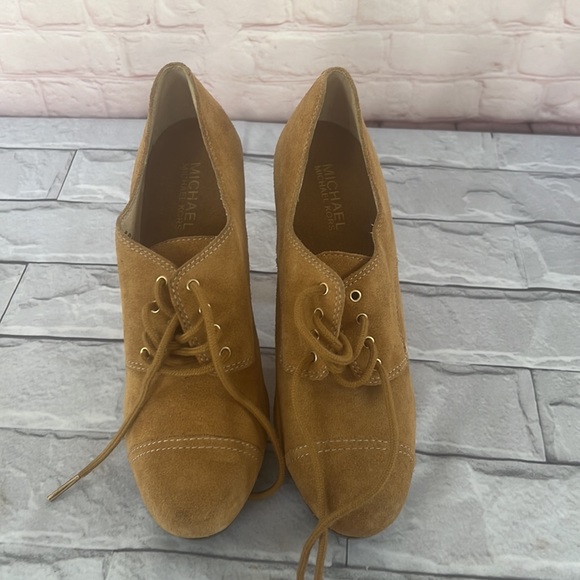 Michael Michael Kors suede, leather camel Oxford heels size 10M - Picture 4 of 11
